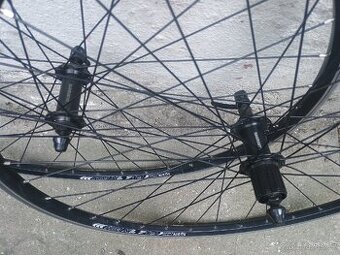 Zapletená kola 622-19 náboje Shimano ,Remerx, treking