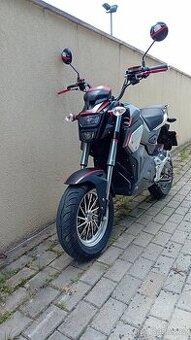 ELEKTRO MOTOCYKL HECHT STRATIS březen 2024
