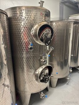 Nerezová nádrž na víno dělená 2x500l s duplikátorem