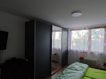 Prodám velikou šatní skříň 3 dveřovou.