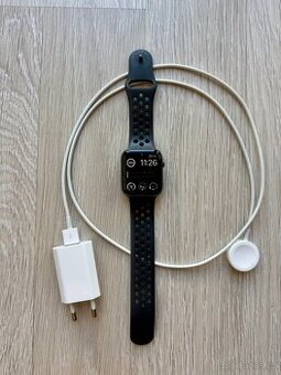 Prodám hodinky Apple Watch Nike Series 4 GPS 44 mm