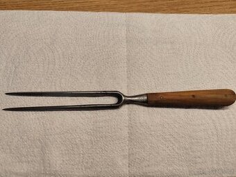 Starožitná ocelová vidlice na maso