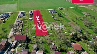 Téměř rovinatý stavební pozemek v příjemném a klidném pro...