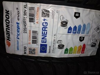 235/45R18 zimní Hankook