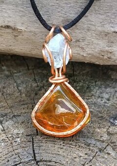 Jantar - Paměť pradávných věků s vůni pryskyřice