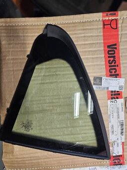 Sklo boční pravé zadní  Mercedes C 204