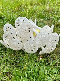 Talířové hmoždinky, Hmoždinka rámová, Fasádní talíř, Zátky