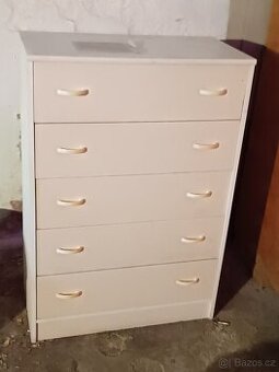 Komoda bílá se zásuvkami