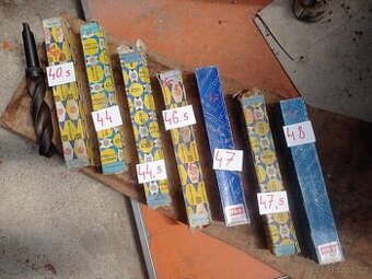 Vrtáky s kuželovou stopkou.