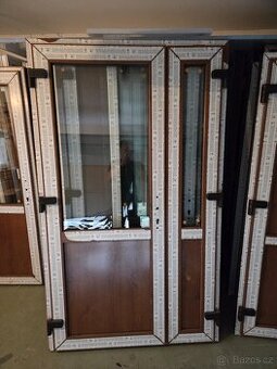 Vchodové dveře zlatý dub 140x210