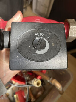 Cirkulační čerpadlo viz parametry na obrázku zanačka Ferro