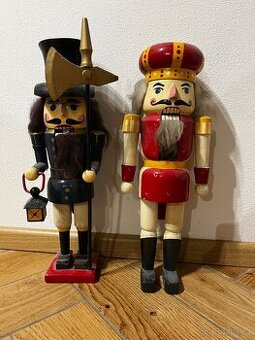 Starý dřevěný louskacek