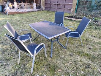 Zahradní stůl a 4 židle