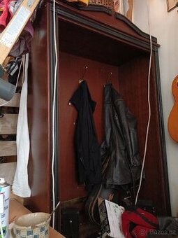 Daruji za odvoz tuto skříň