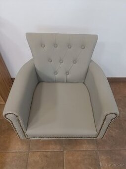 Kadeřnické hydraulické křeslo