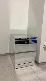 Komoda, stolek - MALM IKEA