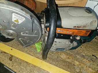 Motorová rozbrušovačka makita