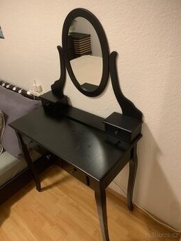Kosmetický stolek