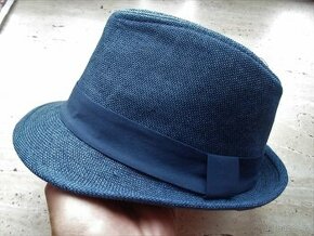 Modrý klobouk - 116, 122, 128