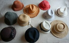 klobouky různé