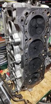 Hlava motoru Suzuki 1,6/16V