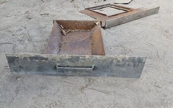 Rošt ke krbu a popelník