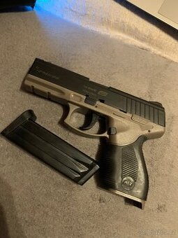 Airsoft pistole
