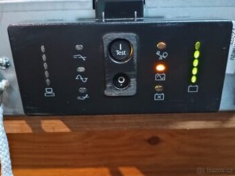 UPS 700 VA