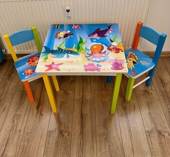 Dětský stůl s židlemi - 1