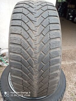 Zimní pneu 215/45R17