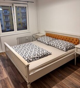 Starožitná ložnice ve stylu Ludvík