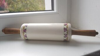 Starožitný porcelánový váleček