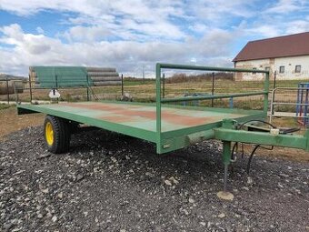 Přepravník balíků sena slámy