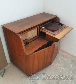 Gramofon ve skříňce Supraphon