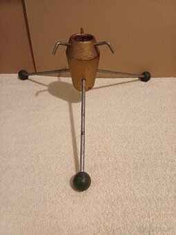 Retro stojánek na vánoční stromeček.