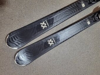 SJEZD. CARV. LYŽE VOLKL FLAIR 7.2 - 151 CM