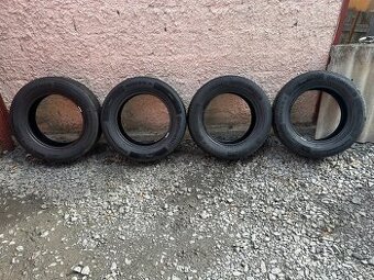 Přidám gumy 195/65/15.
