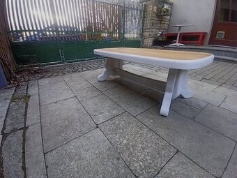 Dubový konferenční stůl