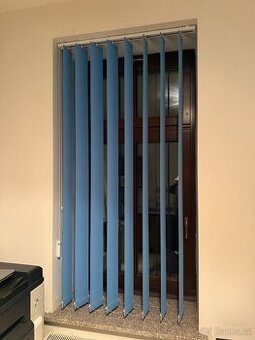Prodám vertikální žaluzie modré 2 kusy