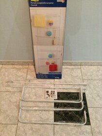 prodám věšák na dveře kovový