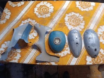 Plechy kyvacka,maska jawa 250/353,tachometr,víko panelka 250