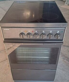 Sklokeramický sporák Siemens, hnědá barva.