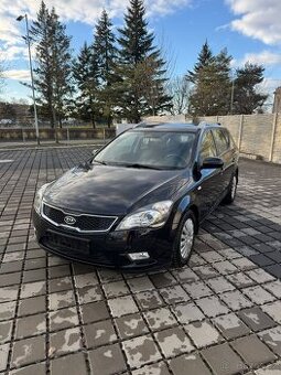 Kia Ceed kombi 1,4i 16V DOHC 77kW r.v.2012 serviska