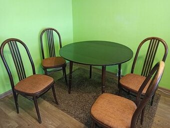 Kuchyňský a konferenční stůl + 4 židle