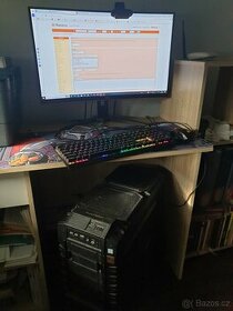 prodám starší herní PC s monitorem