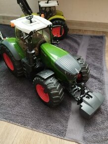 Bruder traktor fendt - 1