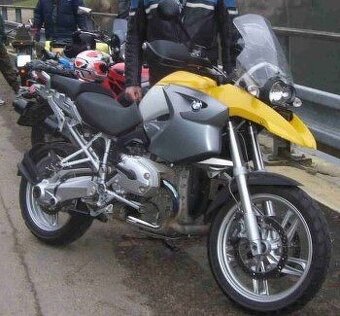 OPRAVY MOTOCYKLŮ - 1