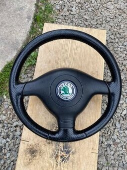 Tříramenný Škoda RS volant