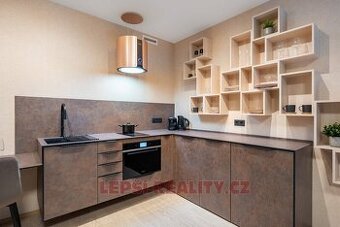 Nadstandartní byt 1+kk s balkonem na dobu 6 měsíců a více