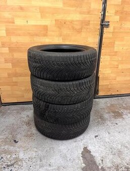 Zimní pneu 235/55/18